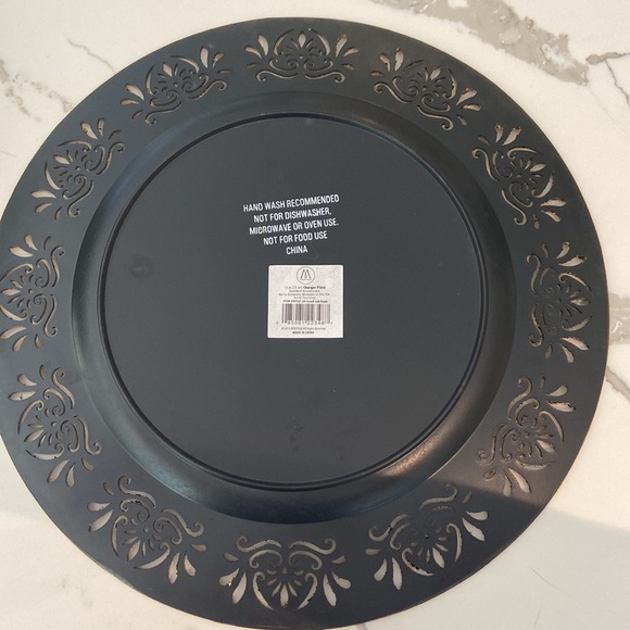 Beautiful Set of 8 Vintage Champagne Gold 13” Gilded Charger Plates. - Picture 4 of 11